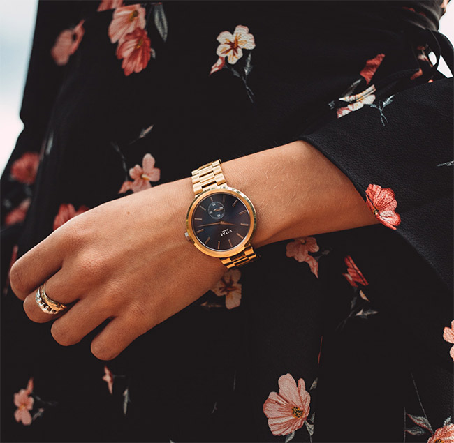 Why Do Women Love Wearing Men’s Watches? 