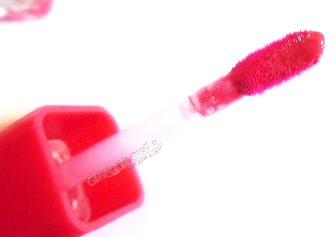 Essence liquid lipstick in Show Off applictor