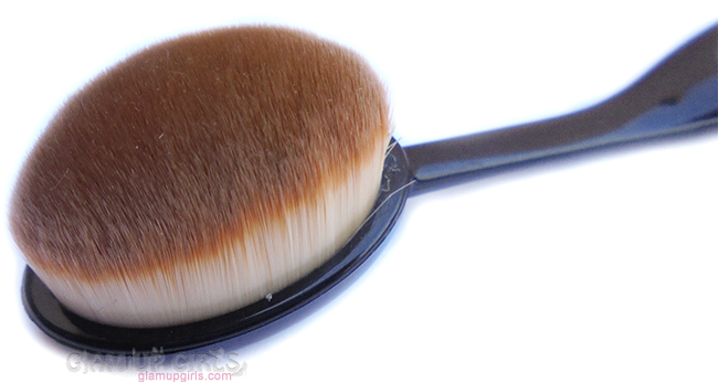 Blush, contour or highlighter oval brush