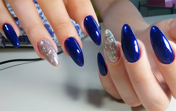 Navy blue glittery nails