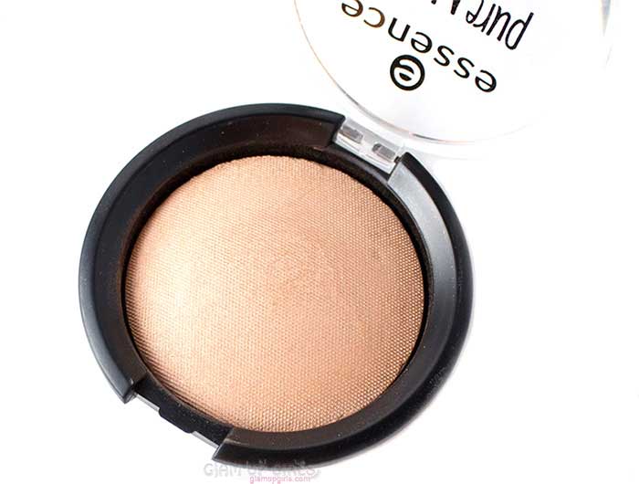 Essence Pure Nude Highlighter in Be My Highlight Review