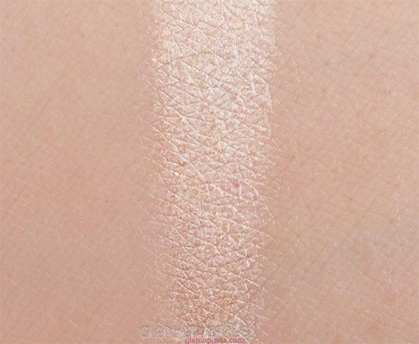 Kleancolor Nude Glow Luminous Finishing Powder in Natural Blended