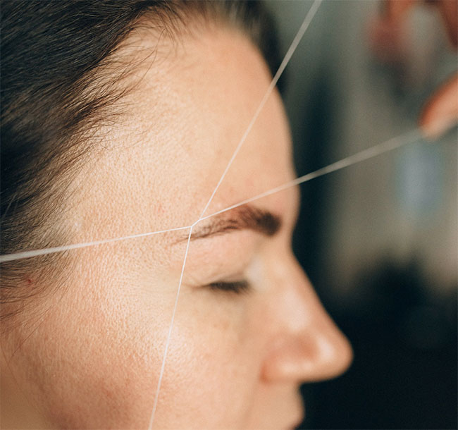 How to Do Eyebrow Threading at Home